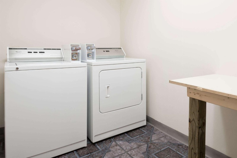 Super 8 by Wyndham Salina Main image